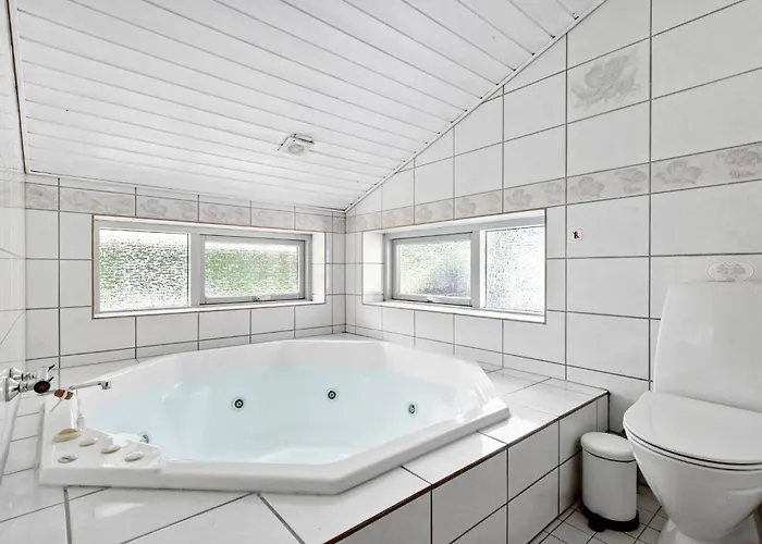 בית נופש Lovely In With Sauna